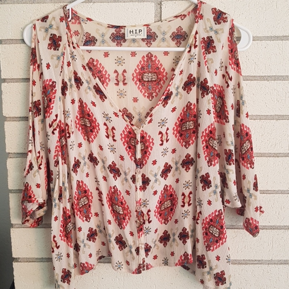 Open shoulder crop top